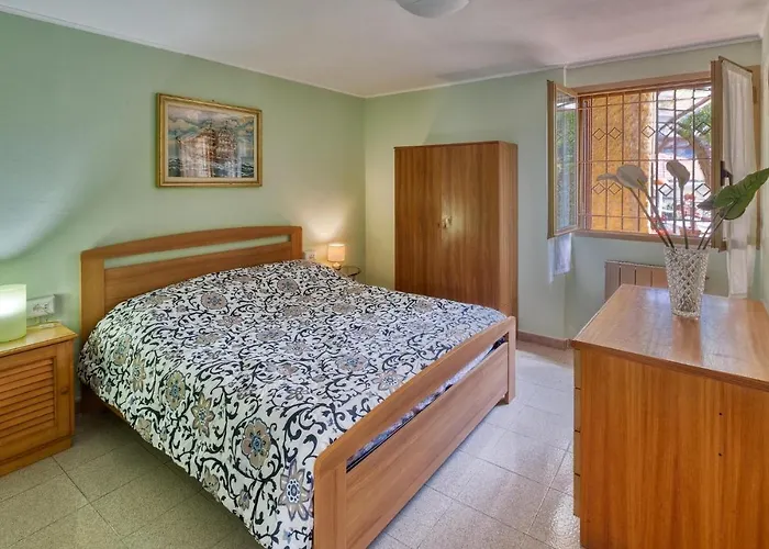 3 Bedroom Stunning In Вентимилья